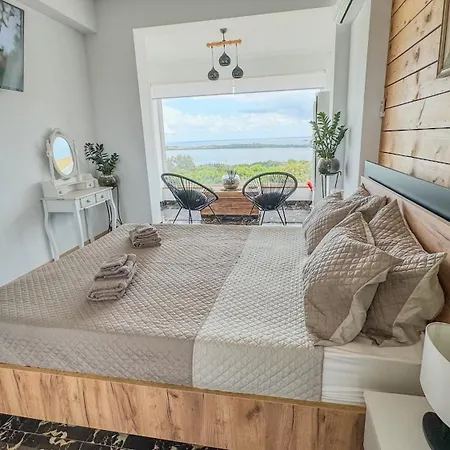 Vila Castros Delmare *